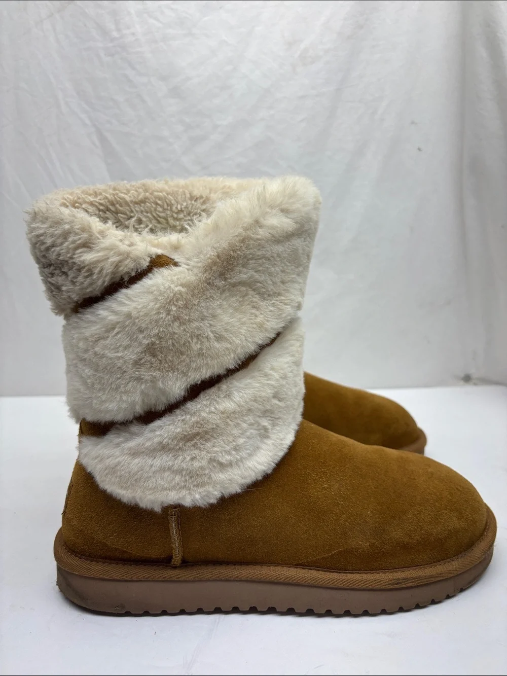 Koolaburra by Ugg Cozy boots, SZ 8, box 75